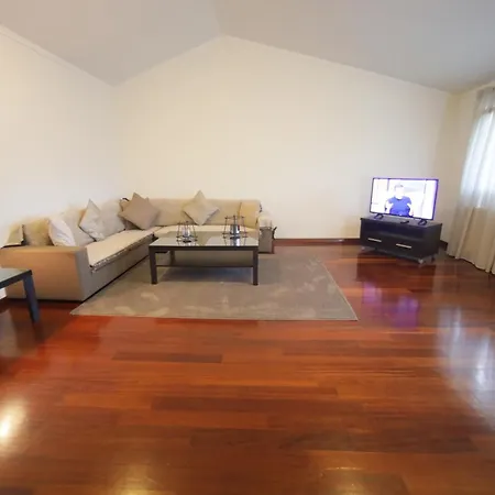 Swan Lake Front Apartment Kastoria Exterior photo