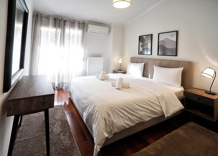 Swan Lake Front Apartment